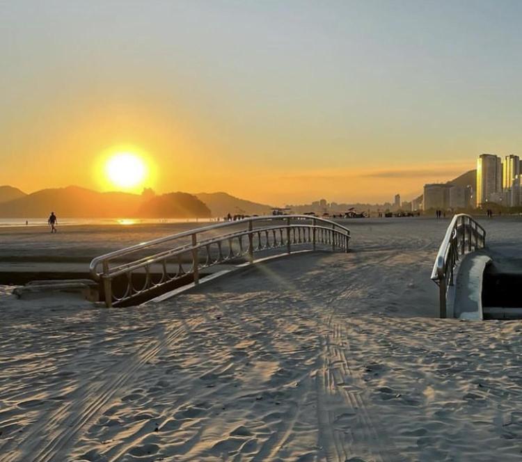 Apartamento Em Santos No Gonzaga Em Frente A Praia Экстерьер фото